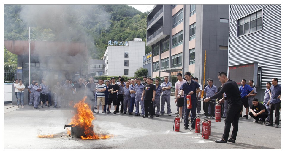 浙江和记AG烈日下的应急消防演练1.jpg